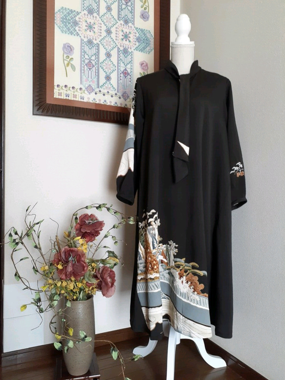 ☆ 着物リメイク 黒留め袖 ボウタイのフレアワンピースです  