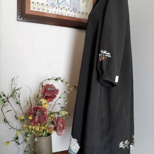 ☆ 着物リメイク 黒留め袖 ボウタイのフレアワンピースです  