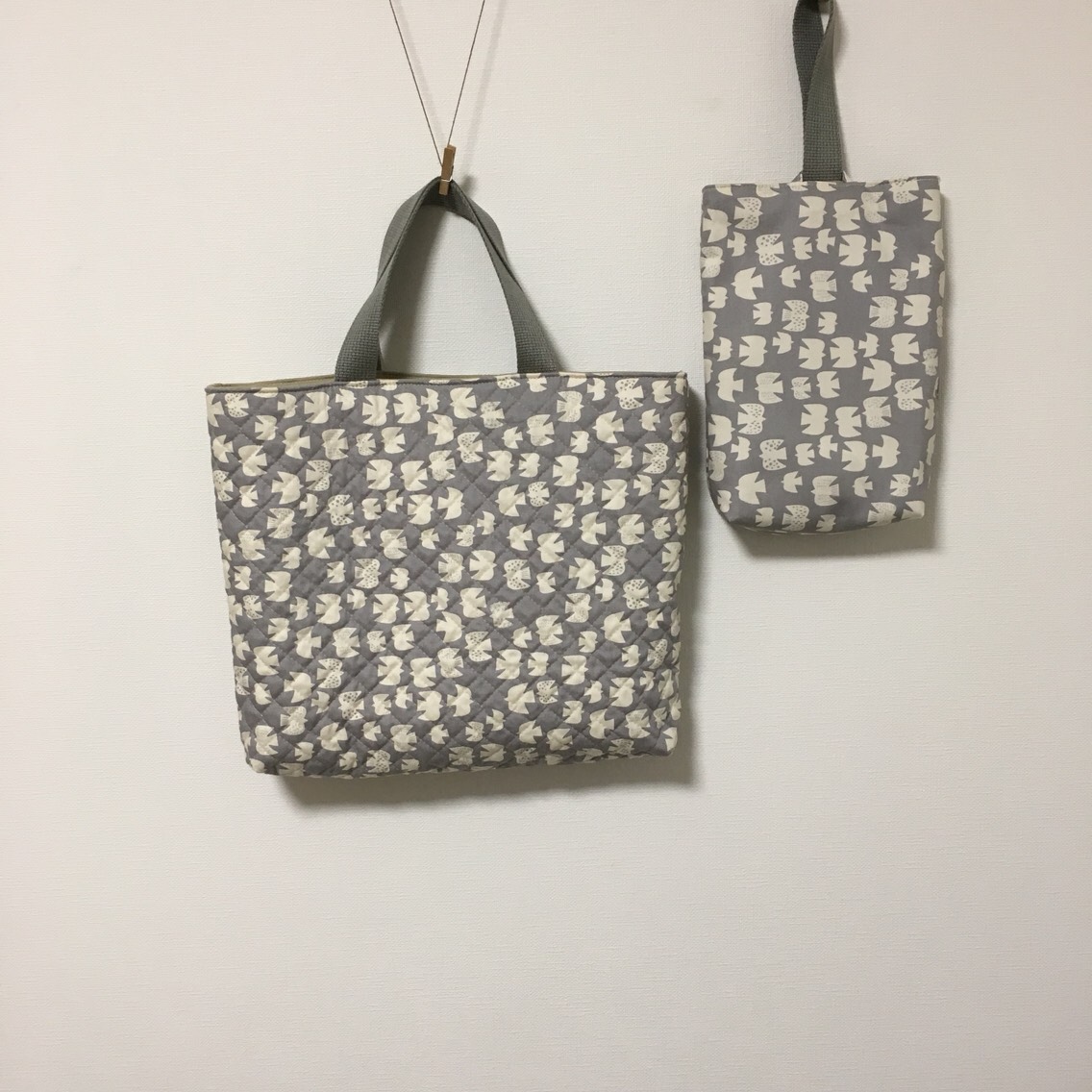 【幼稚園のご準備品2点セット】鳥柄キルティンググレーのレッスンバッグ＆シューズバッグ