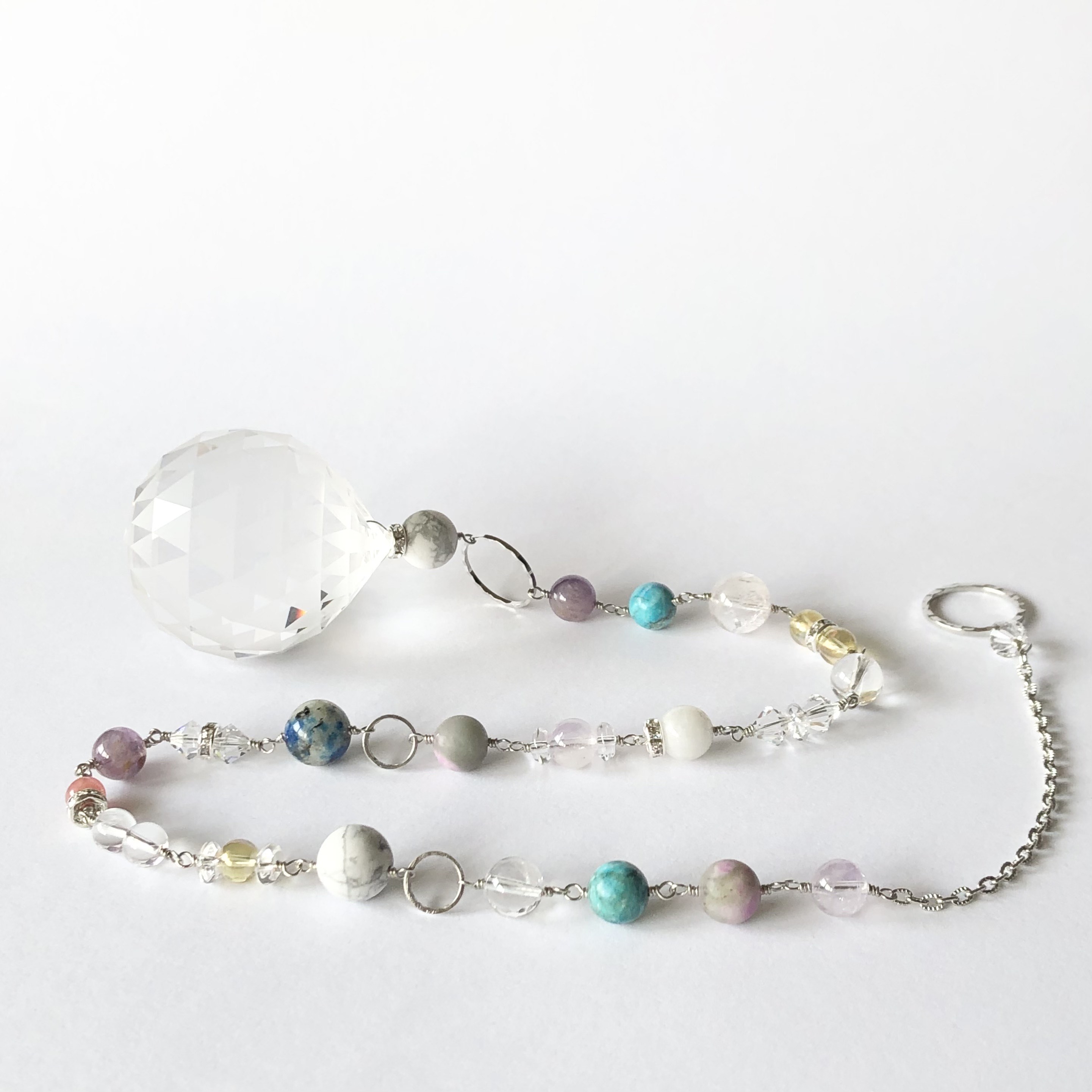 光と大地を繋ぐ♡天然石とフロストのサンキャッチャー