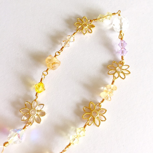 幸せの花いっぱい♡スワロフスキーライトトパーズのサンキャッチャー