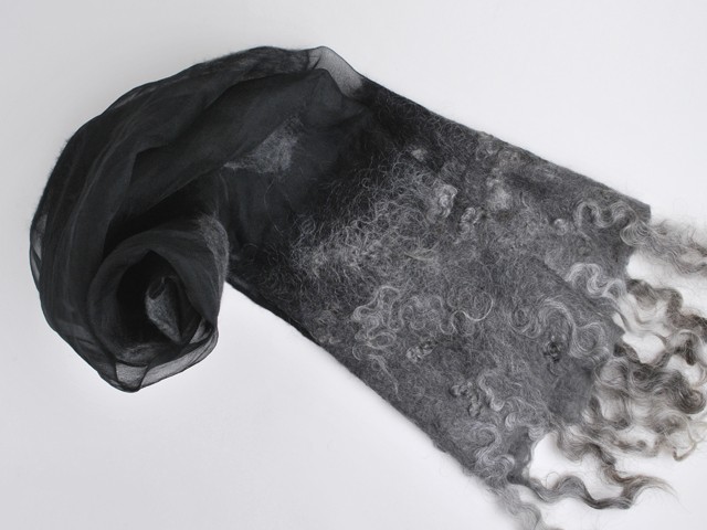 原毛フリンジの布フェルトストール [シルクオーガンジー╱くろ