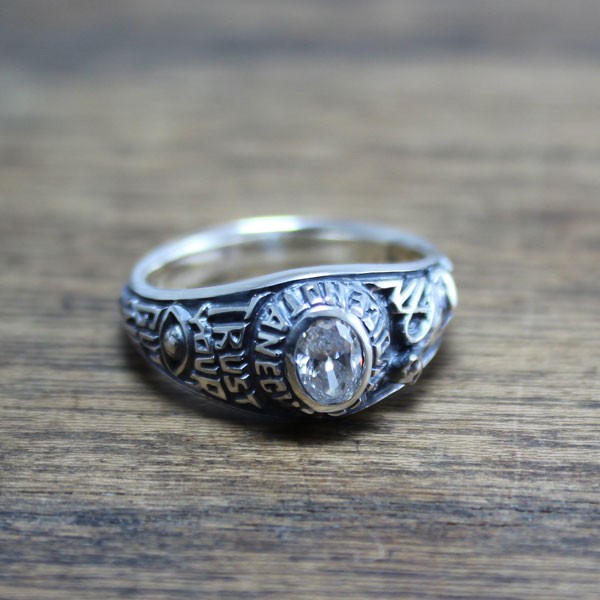 お座りネコのカレッジリング【リング】VOICE：R-53：Color/WH：Size07～19