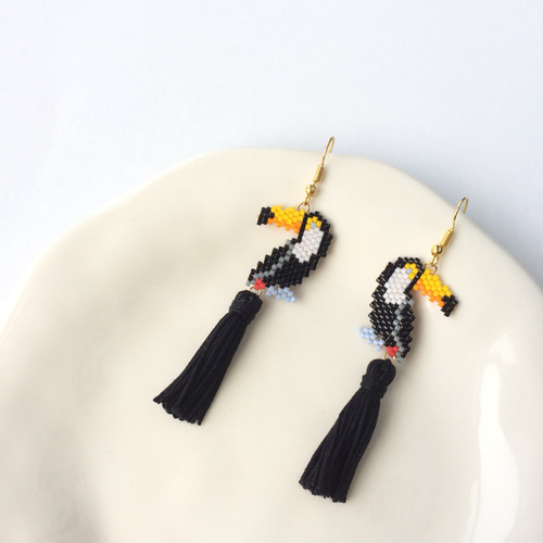 オオハシのビーズとタッセルピアス、イヤリング ピアス（フック  