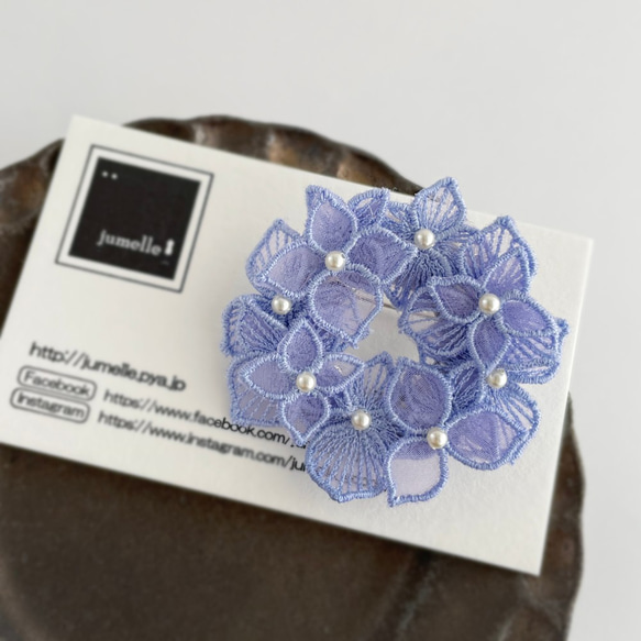 オーガンジー刺繍 紫陽花ブローチ(ライラック色)【受注制作】 4枚目の画像