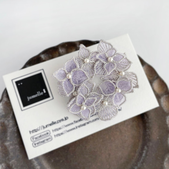 オーガンジー刺繍 紫陽花ブローチ(シルバー)【受注制作】 2枚目の画像