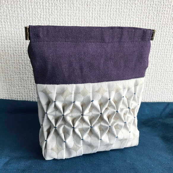 ＊Creema限定送料無料＊スモッキング刺繍　ドットばねポーチ(ぶどう色) 1枚目の画像