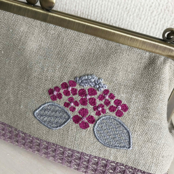 紫陽花刺繍がま口ポーチポシェット【受注生産】 2枚目の画像