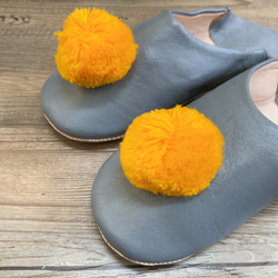 Moroccan Babouche slippers - pom pom yolk 第2張的照片