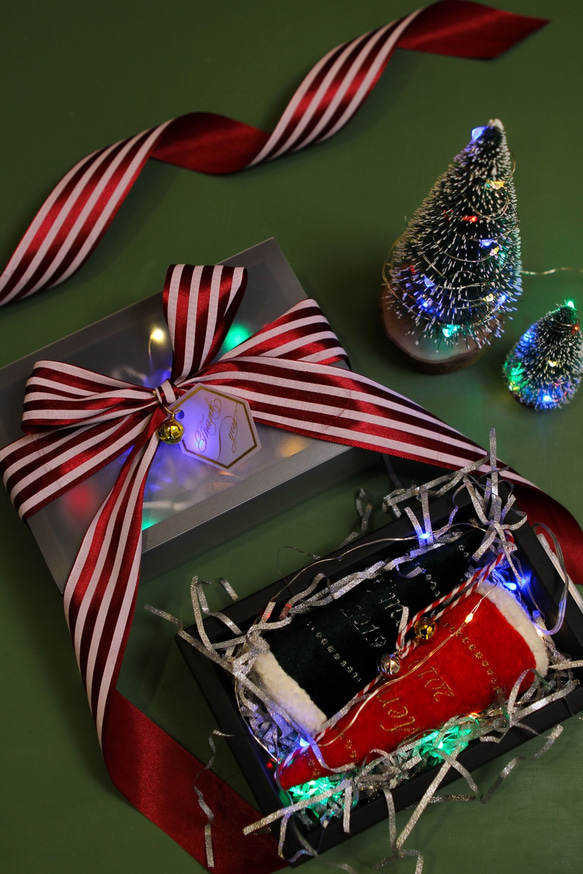 2019 MERRY & CHRISTMAS 聖誕樹掛飾禮盒 / 交換禮物 / 聖誕禮物 / 聖誕襪 第2張的照片