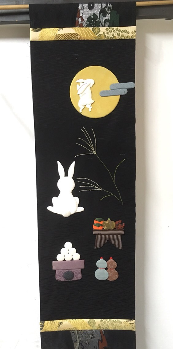 掛け軸仕立てのお月見うさぎのタペストリー タペストリー・壁掛け 和