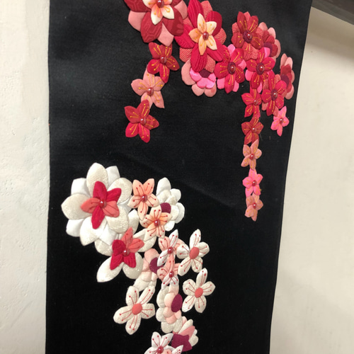 古布押絵タペストリー【枝垂桜に光花立雛】 『くろちく』 手