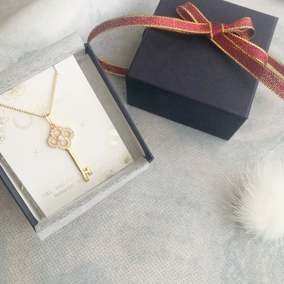 18kgp・美しいジルコニアキーチャームのネックレス・14kgfチェーン 2枚目の画像