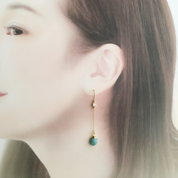 天然石・グリーンジェイドの大人上品ラインピアス（14kgfフック・イヤリングに変更可） 3枚目の画像