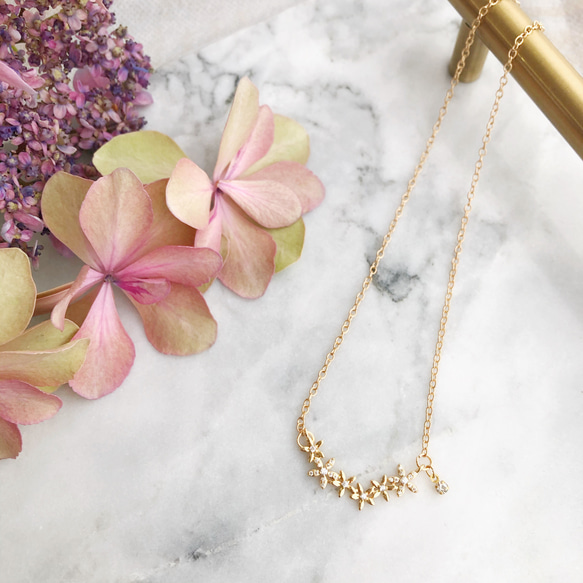 可憐な小花の上品ネックレス（14kgfチェーン） 1枚目の画像