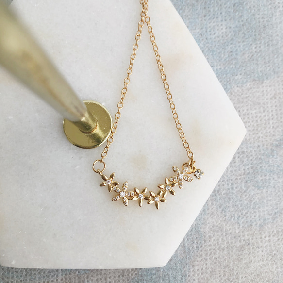 可憐な小花の上品ネックレス（14kgfチェーン） 3枚目の画像