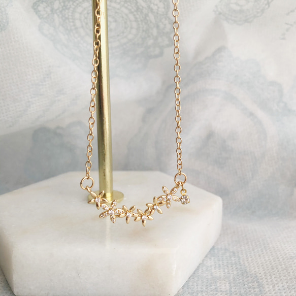 可憐な小花の上品ネックレス（14kgfチェーン） 4枚目の画像