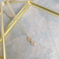 ジルコニアオリーブリーフのネックレス（14kgf） 2枚目の画像