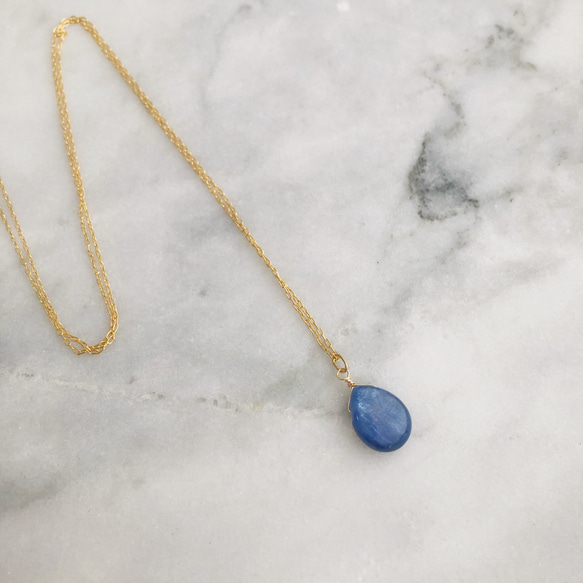 カイヤナイトの上品ネックレス  ‘Peace’ (16kgpチェーン約50cm ) 4枚目の画像