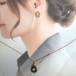 【クリスマスラッピング2021】特別ラッピング無料☆光揺れるクリスマスリースのネックレス 5枚目の画像