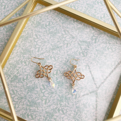 【再販✳︎】スワロフスキーのシャンデリアピアス/ゴールド＊ステンレスフック 3枚目の画像