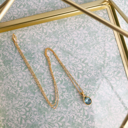 ゴールド×アクアマリンカラーのクリスタル雫ネックレス 3枚目の画像