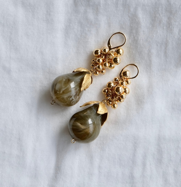 [免費送貨和新作品]秋季復古串珠葡萄穿孔或耳環（橄欖色） 第3張的照片