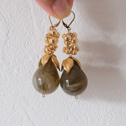 [免費送貨和新作品]秋季復古串珠葡萄穿孔或耳環（橄欖色） 第5張的照片