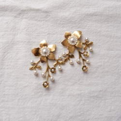 【新作＆送料無料】NY真鍮花と小枝のパールピアスorイヤリング 3枚目の画像