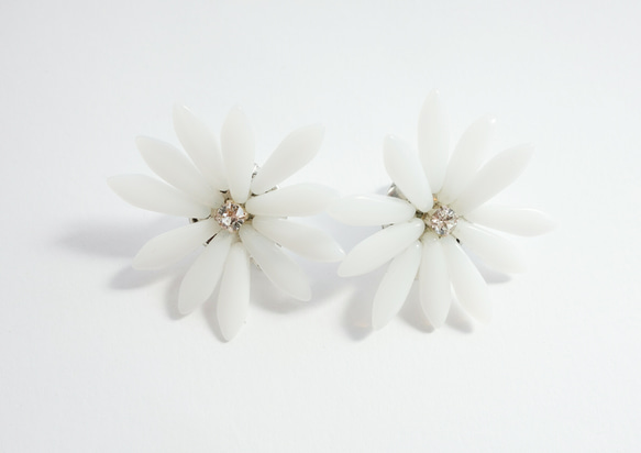 免費送貨♡♡為婚禮超大耳環白色的花朵 第1張的照片