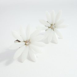 免費送貨♡♡為婚禮超大耳環白色的花朵 第2張的照片