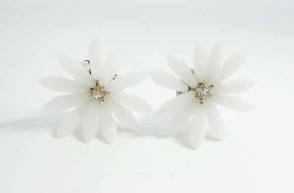 免費送貨♡♡為婚禮超大耳環白色的花朵 第3張的照片