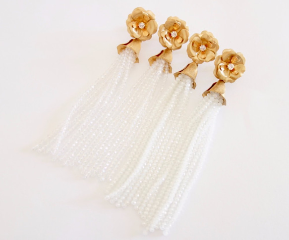 【免費送貨】♡婚禮♡黃銅花和水晶珠流蘇耳環♡白色清♡ 第4張的照片
