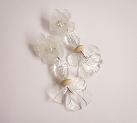【免運費及新作品】立體花朵和清晰花瓣大夏耳環 第2張的照片
