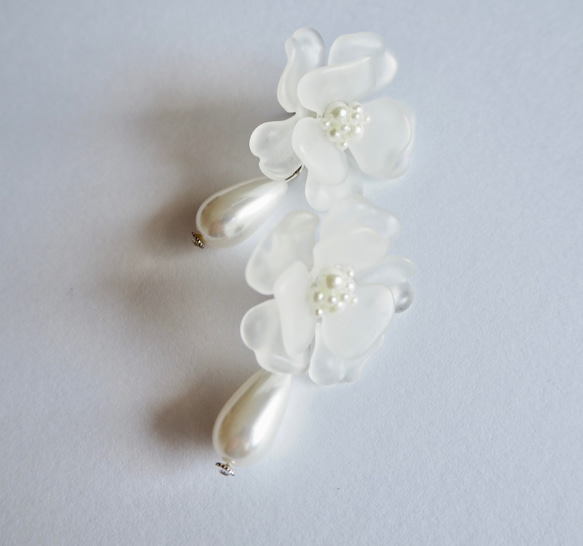 立體花和珍珠珍珠滴 第4張的照片