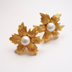 【免費送貨及新作品】法國復古花朵和單粒珍珠夾式耳環 第2張的照片