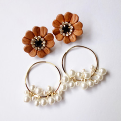 【訂購生產】2路箍夾耳環，配以駝色皮革花和小顆粒珍珠 第4張的照片