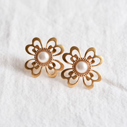 [剩1分] NY Vintage黃銅花和珍珠鈕扣三葉草耳環 第1張的照片