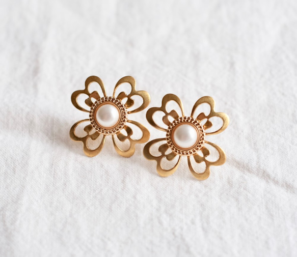 [剩1分] NY Vintage黃銅花和珍珠鈕扣三葉草耳環 第1張的照片