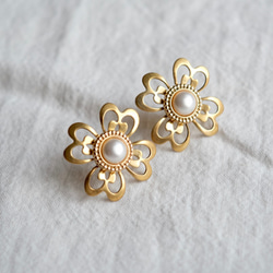 [剩1分] NY Vintage黃銅花和珍珠鈕扣三葉草耳環 第2張的照片