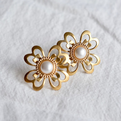 [剩1分] NY Vintage黃銅花和珍珠鈕扣三葉草耳環 第3張的照片