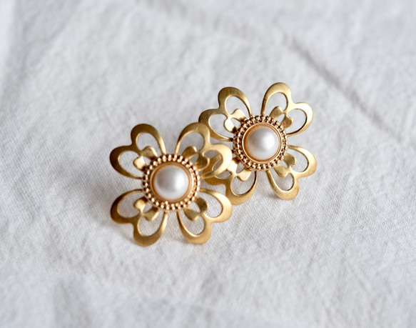 [剩1分] NY Vintage黃銅花和珍珠鈕扣三葉草耳環 第3張的照片