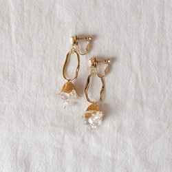 [免費送貨和新商品] NY Vintage黃銅花和透明捷克珠圈耳環 第2張的照片