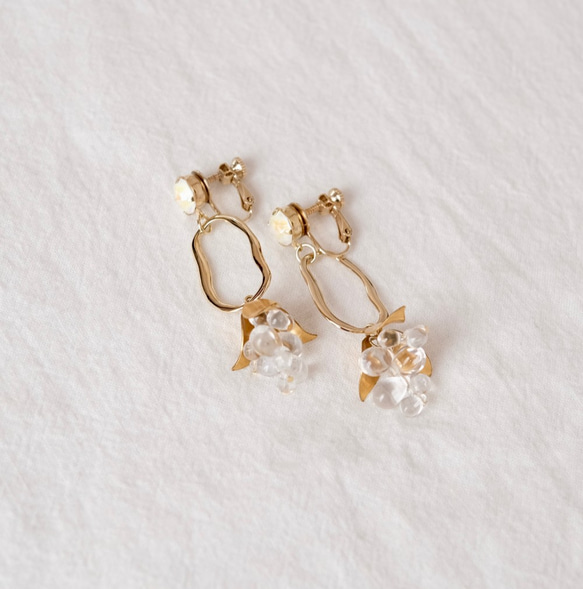 [免費送貨和新商品] NY Vintage黃銅花和透明捷克珠圈耳環 第4張的照片
