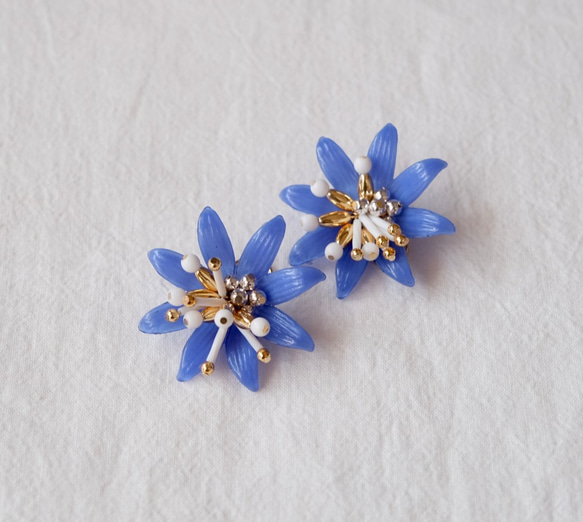 [免費送貨和新作品]法國藍花吊式耳環或耳環 第3張的照片