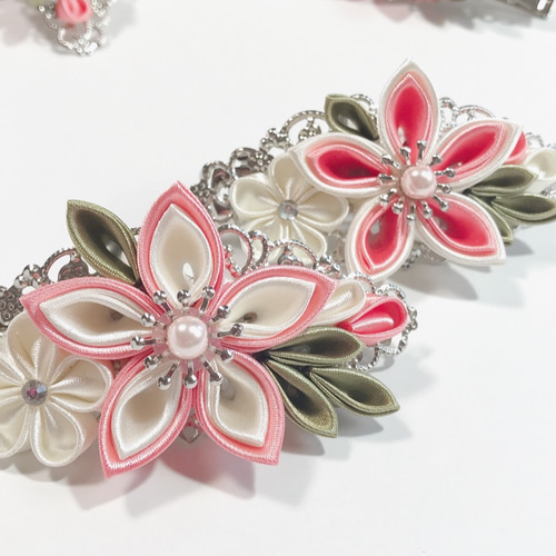つまみ細工のベビークリップ 春色 桜 つまみ細工ヘアクリップ