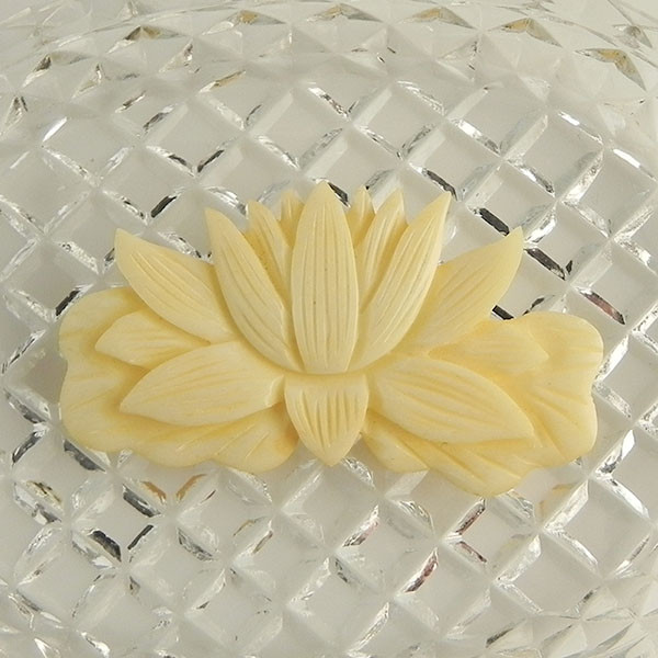 ヴィンテージ、ボーンアイボリー・ブローチ　送料無料