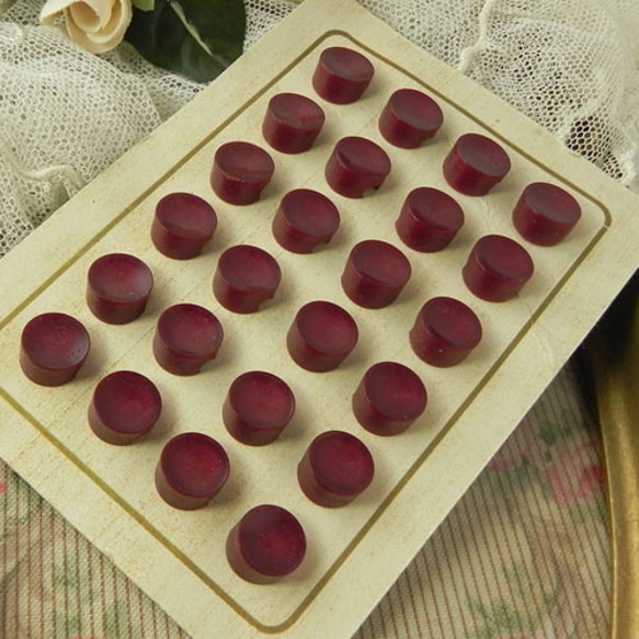 フランス、アンティークボタン・シート　バーガンディ・ボタン２４個分『特別企画1707』 ←送料無料 人気・おすすめ｜使いやすい・旅行におすすめ 品質保証 全国発送 正規品・日本国内発送・安心保証付き