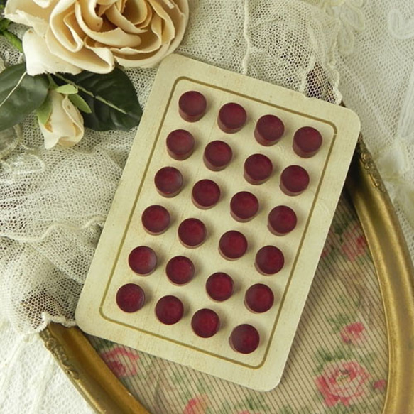 フランス、アンティークボタン・シート　バーガンディ・ボタン２４個分『特別企画1707』 ←送料無料 人気・おすすめ｜使いやすい・旅行におすすめ 品質保証 全国発送 正規品・日本国内発送・安心保証付き