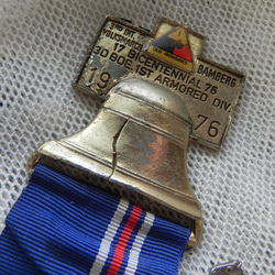 USA ヴィンテージ・メダル２種　（リバティ・ベル、馬車） 送料無料 4枚目の画像